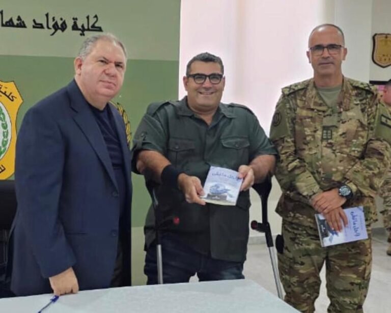 نبيل أبو ضرغم وقّع “لأجل ما تبقّى” في كلية فؤاد شهاب