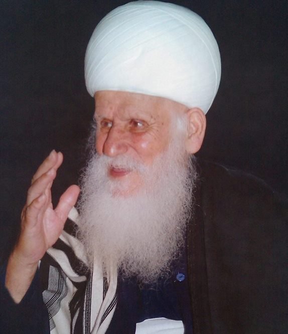 الشيخ أمين أبو غنّام… المكرَّم بالعباءة البيضاء والعمامة المكولسة الشيخ أمين أبو غنّام... المكرَّم بالعباءة البيضاء والعمامة المكولسة