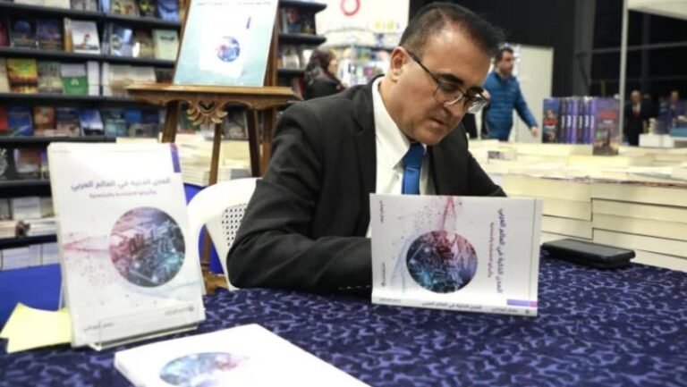 نضال أبو زكي وقّع كتابه “المدن الذكية في العالم العربي وتأثيراتها الاقتصادية والاجتماعية” نضال أبو زكي وقّع كتابه "المدن الذكية في العالم العربي وتأثيراتها الاقتصادية والاجتماعية"