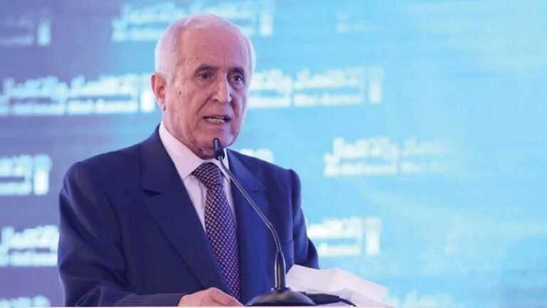 رؤوف أبو زكي: وجهٌ بارز في عالم الأعمال… وبصمة في الصحافة الاقتصادية رؤوف أبو زكي: وجهٌ بارز في عالم الأعمال... وبصمة في الصحافة الاقتصادية