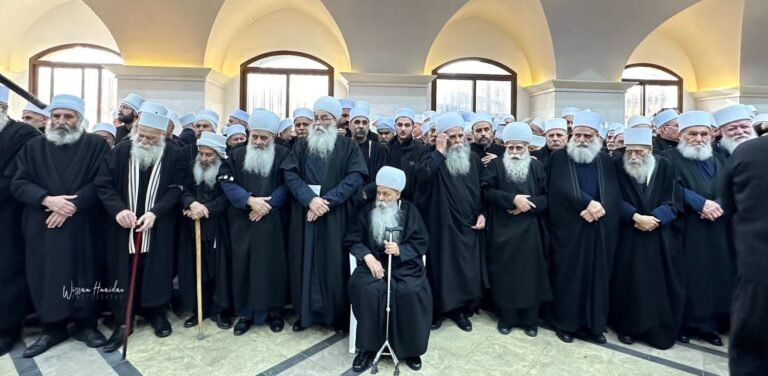 عاليه شيّعت الشيخ شهيب… شيخ العقل: هل أنقى من تلك العمائم التي تتوّج الطائفة لنبقى أخوة متحابين عاليه شيّعت الشيخ شهيب... شيخ العقل: هل أنقى من تلك العمائم التي تتوّج الطائفة لنبقى أخوة متحابين