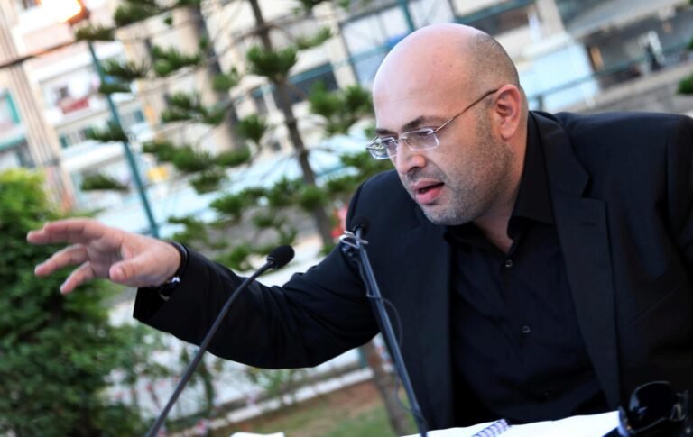 الشاعر والصحافي رمزي عزام... يكتب آخر قصيدة ويرحل