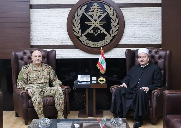 القاضي غاندي مكارم يلتقي قائد الجيش اللبناني القاضي غاندي مكارم يلتقي قائد الجيش اللبناني