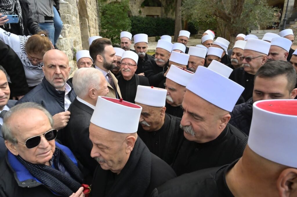 حشود أمّت ضريح كمال جنبلاط في الذكرى 47 للإستشهاد