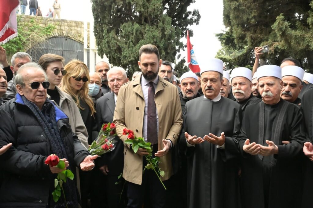 حشود أمّت ضريح كمال جنبلاط في الذكرى 47 للإستشهاد