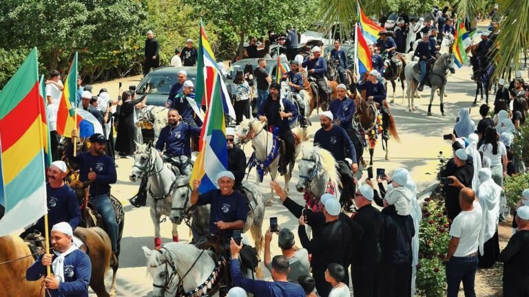 بالصور: مسيرة خيّالة بني معروف إلى مقام النّبي شعيب