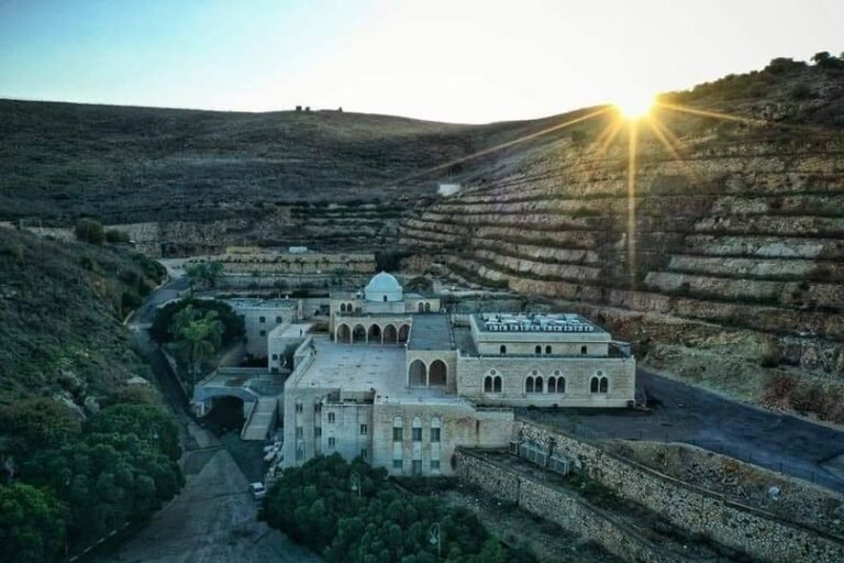 كما مكة وكنيسة القيامة… شكيب أرسلان: يحق للدروز الإفتخار بمقام النبي شعيب مقام النبي شعيب