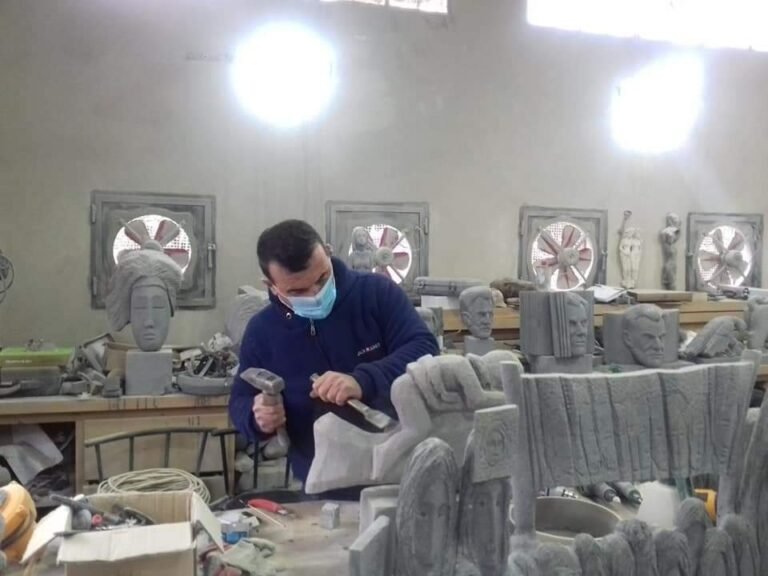 فؤاد أبو عساف.. نحت بين الأساطير والحداثة الفنان فؤاد ابو عساف