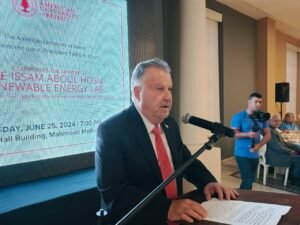 الجامعة الأميركية تطلق إسم عصام أبو الحسن على مختبر الطاقة المتجددة الجامعة الأميركية تطلق إسم عصام أبو الحسن على مختبر الطاقة المتجددة