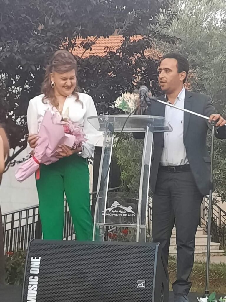 سوسن الرماح توقع روايتها الجديدة “ذاكرة الأنا” في عاليه سوسن الرماح