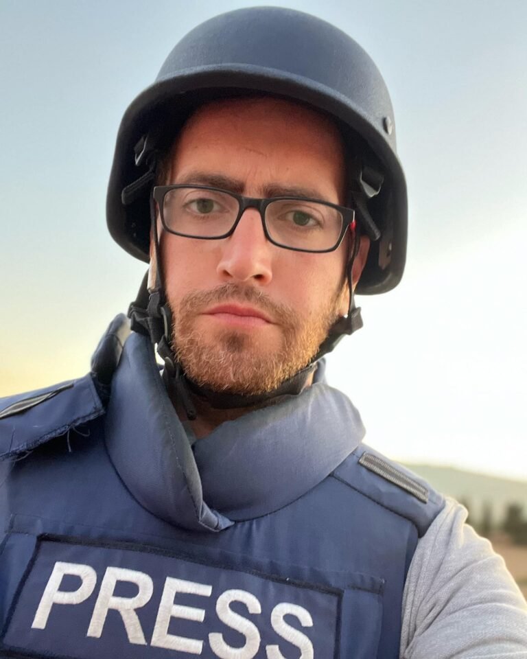 إنجاز للإعلامي سلمان العنداري.. ماجستير من المدرسة العليا للصحافة في باريس