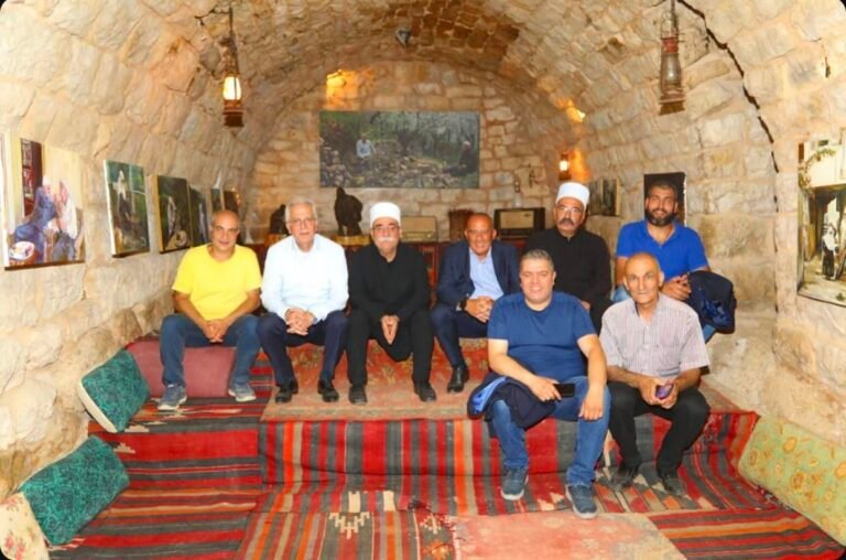 مدير الدفاع المدني ورئيس العرفان في كهف الفنون مدير الدفاع المدني ورئيس العرفان في كهف الفنون