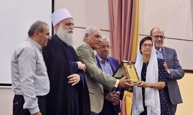 تكريم الطبيبين مجيد وسعيد أبي المنى تكريم الطبيبين مجيد وسعيد أبي المنى