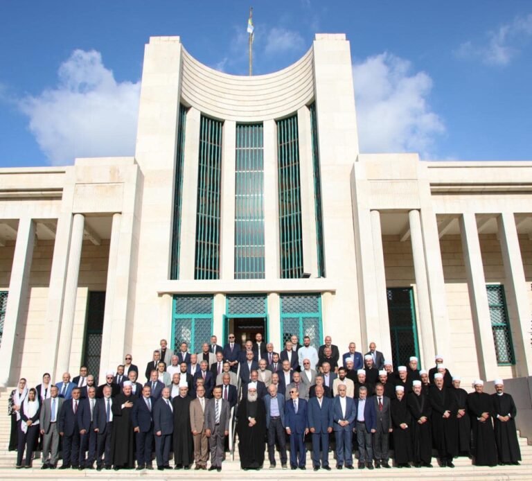 شيخ العقل ترأس الاجتماع الأول للمجلس المذهبي الجديد بحضور جنبلاط سماحة شيخ العقل ترأس الاجتماع الأول للمجلس المذهبي الجديد بحضور جنبلاط